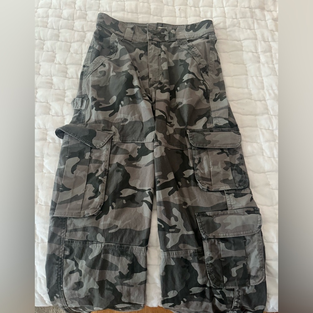 ABERCROMBIE & FITCH Camouflage Cargo Pants WOMEN